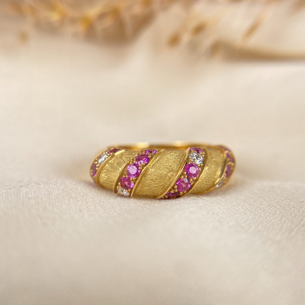 gabriel joaillier bague or jaune saphirs rose et diamants