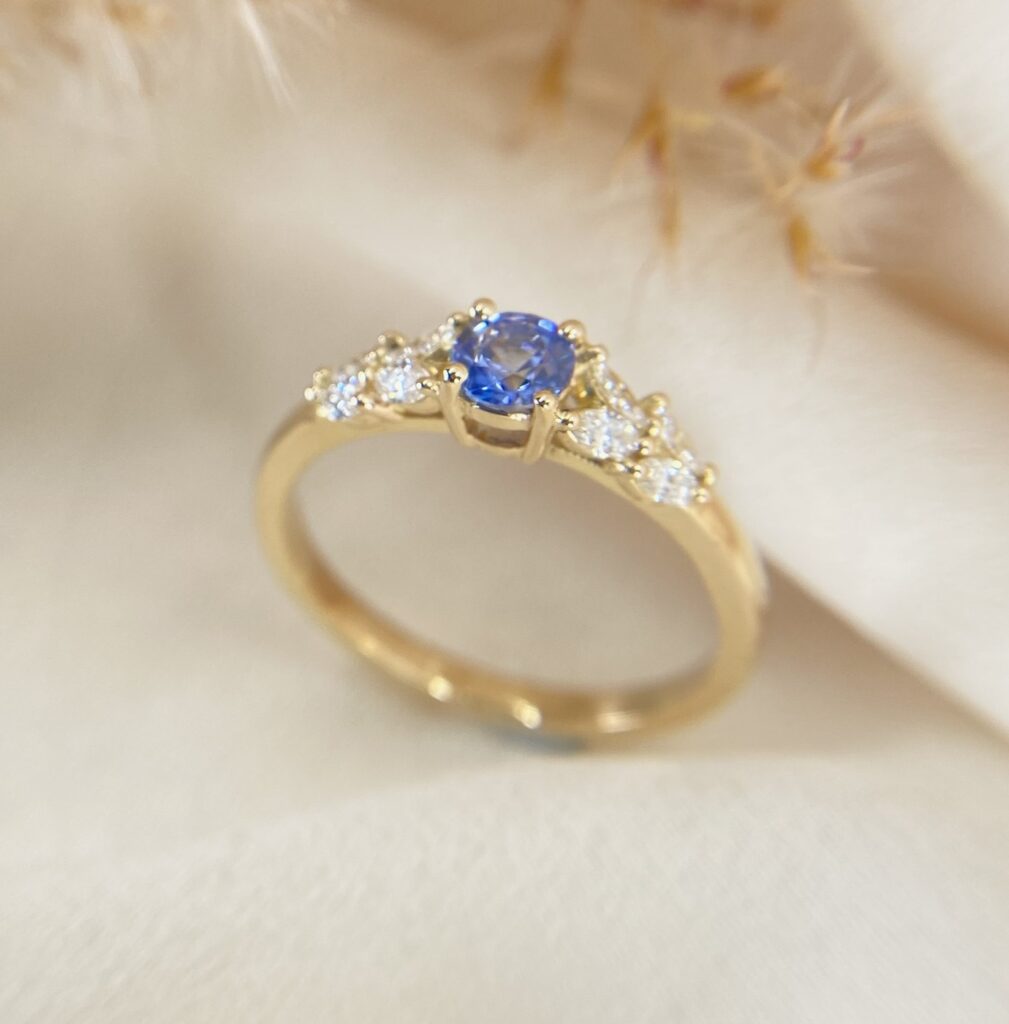 gabriel joaillier création bague or jaune saphir bleu diamants